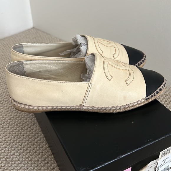 ***SOLD***Chanel lamb skin espadrilles - Picture 3 of 7